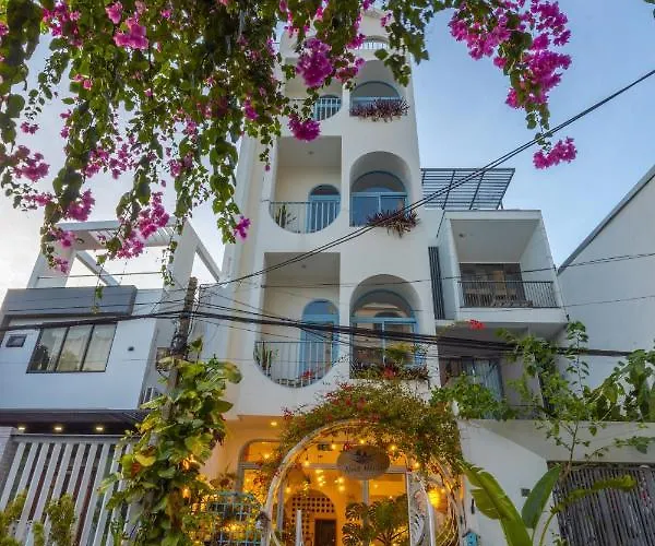 Nest House Homestay